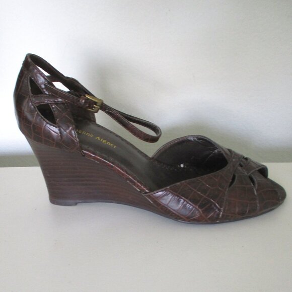 Etienne Aigner "Peep" Womens Brown Faux Croco Leather Ankle-strap Wedge NWOB- 8M - Picture 3 of 10